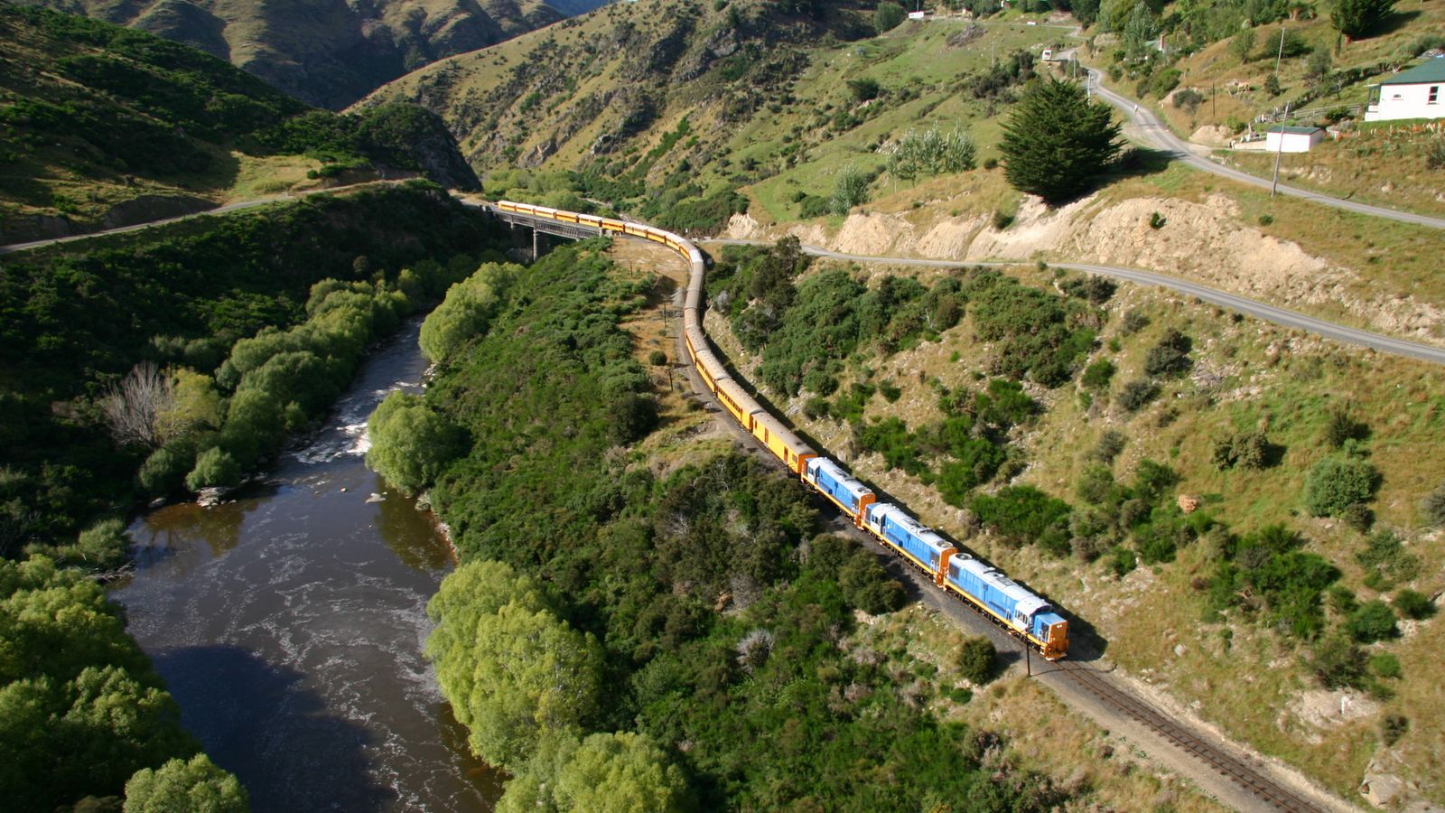 taieri gorge railway journey from dunedin